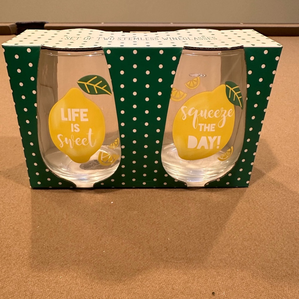 Set of two stemless wine glasses